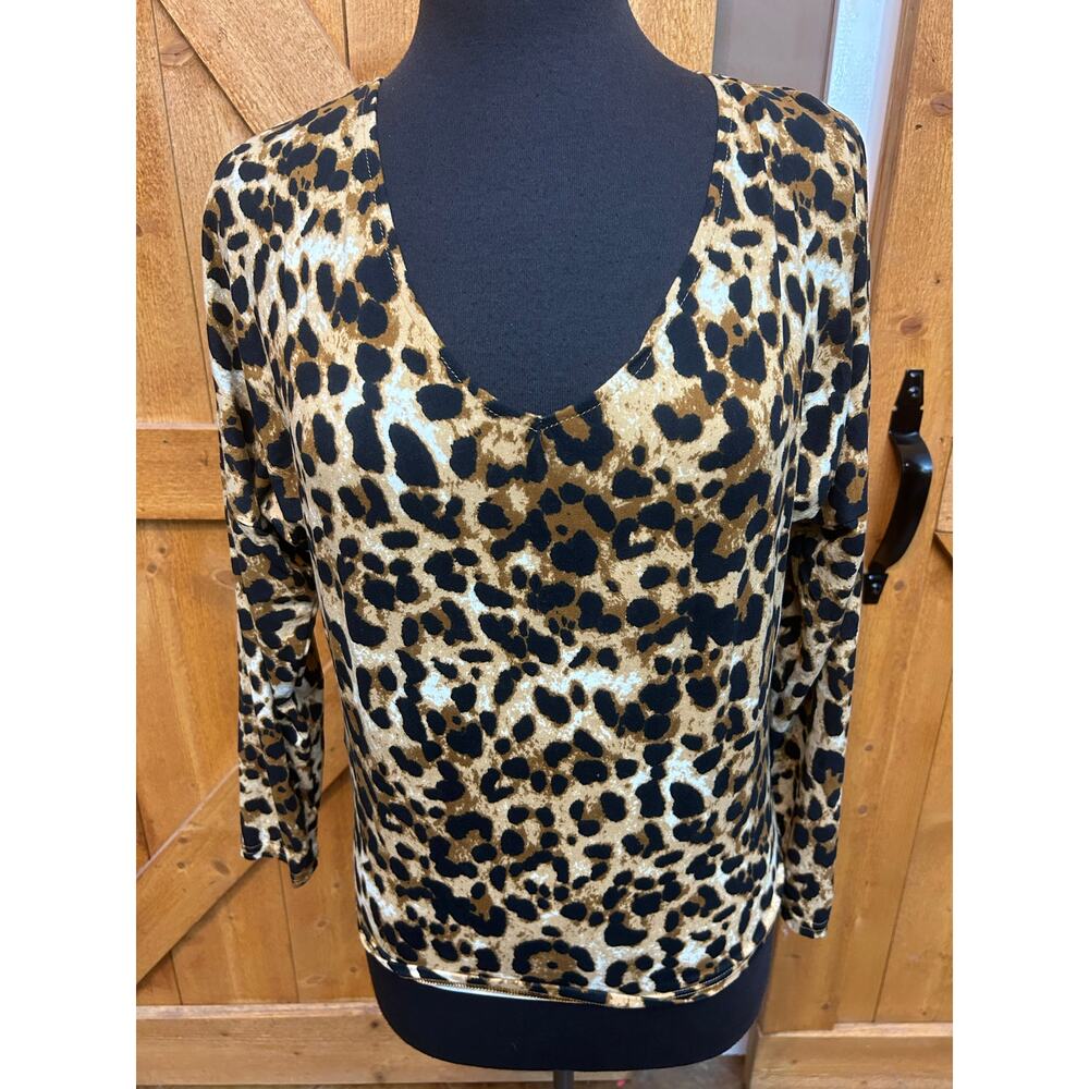 Women's Medium Leopard Print V Neck Top Worn Once Blouse Shirt Stretch